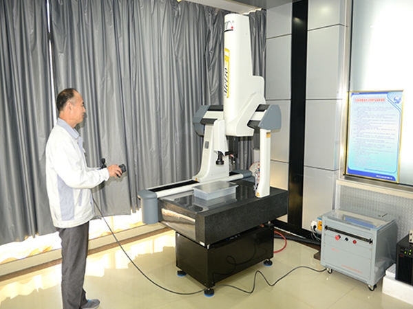 Three-dimensional measuring instrument